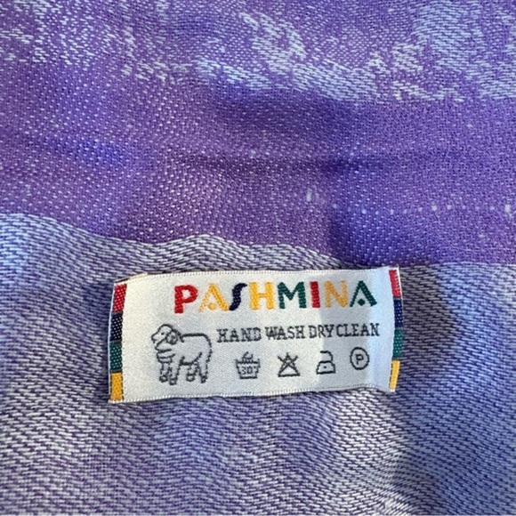 Pashmina Purple Paisley scarf. Gorgeous and perfect for Spring 🪻🪻 - Picture 3 of 5